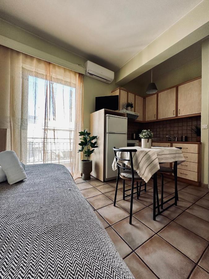 Cozy Apartments Mc Queen Афины Экстерьер фото