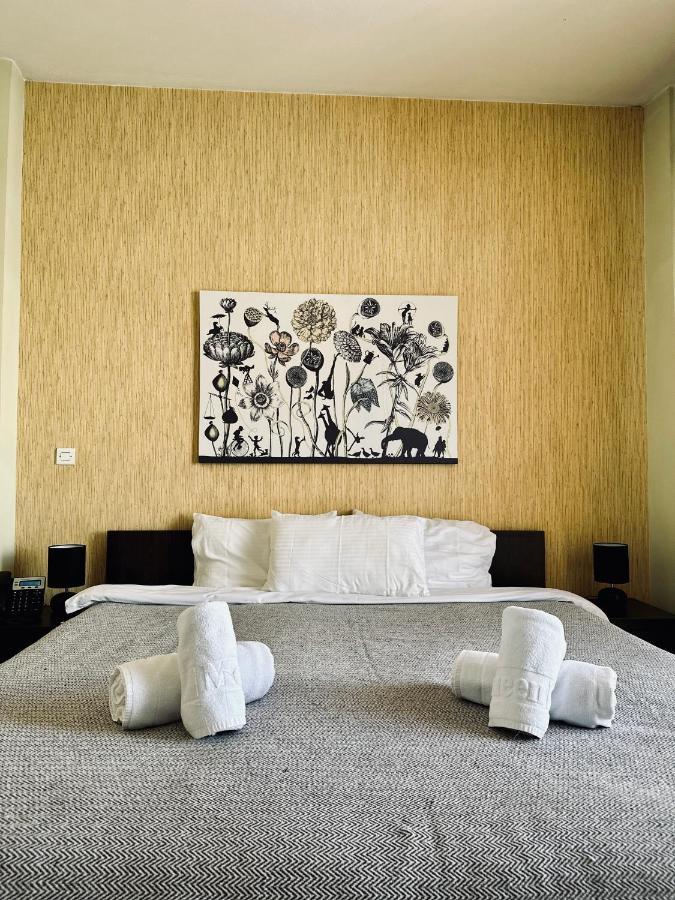 Cozy Apartments Mc Queen Афины Экстерьер фото